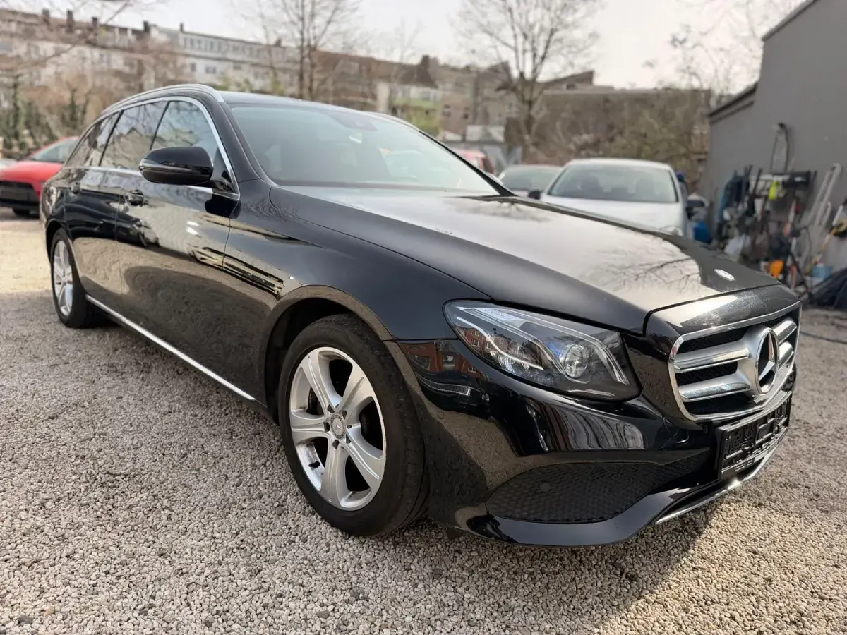 Gebraucht Mercedes E220 194 PS (142 kW) 2017 Schwarz Kombi