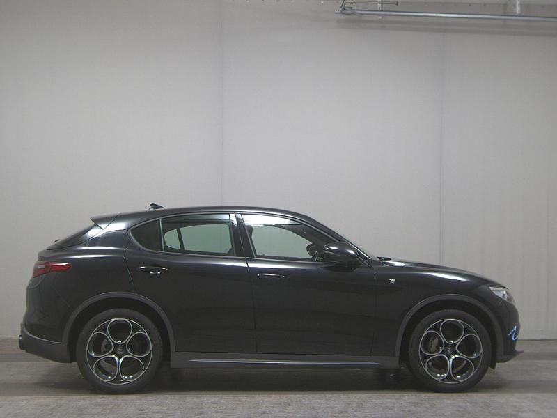 Gebraucht Alfa Romeo Stelvio 209 PS (153 kW) 2023 Schwarz SUV