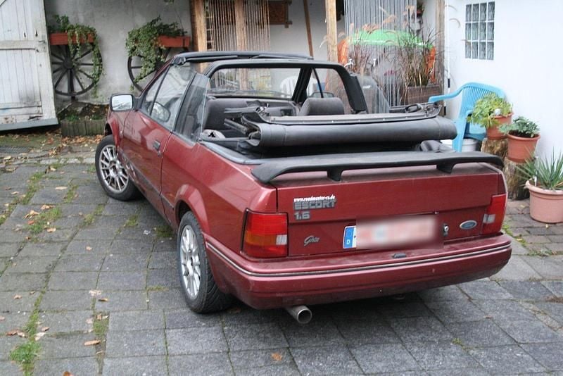 Gebraucht Ford Escort Cabriolet 90 PS (66 kW) 1986 Rot Cabrio