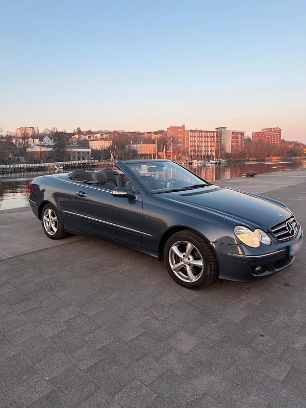 Gebraucht Mercedes CLK200 163 PS (119 kW) 2006 Blau Cabrio