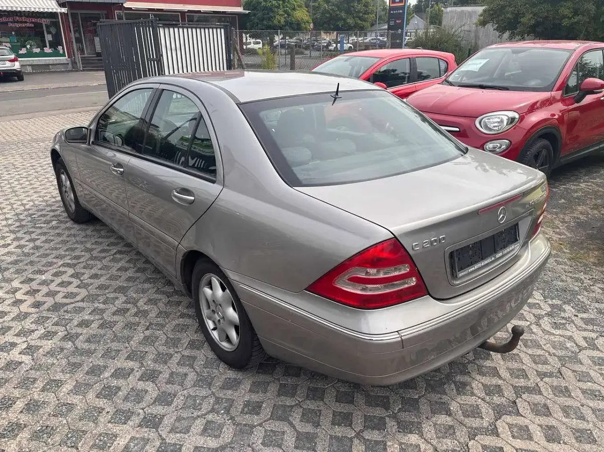 Gebraucht Mercedes C200 163 PS (119 kW) 2004 Cubanitsilber  metallic Limousine