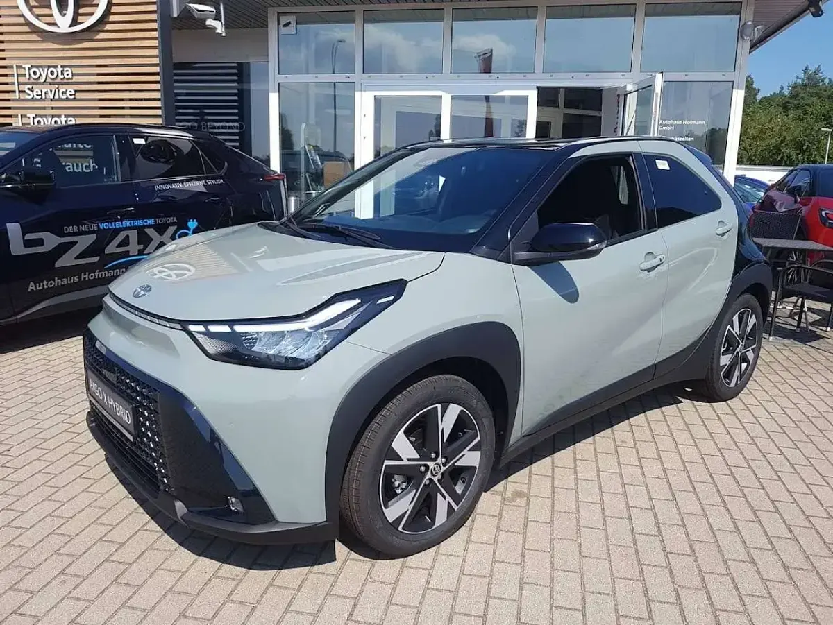 Neu Toyota Aygo X 116 PS (85 kW) 2026 Urban khaki metallic SUV