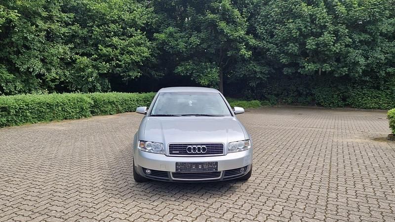 Silber Gebraucht 2001 Audi A4 Limousine | 3.750 € (Fairer Preis) - Bild 1/4