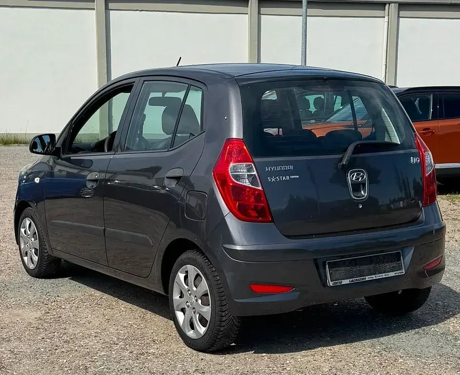 Gebraucht Hyundai i10 Edition 69 PS (50 kW) 2012 Grau Kleinwagen