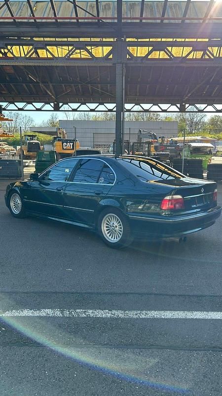 Second-hand BMW 523 Performance 170 CP (125 kW) 2000 Verde Berlinǎ