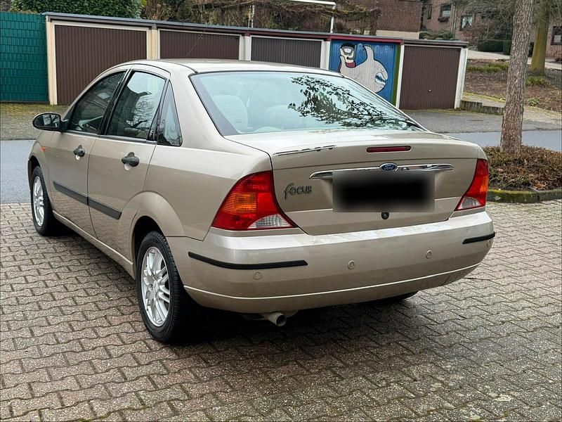 Gebraucht Ford Focus 115 PS (84 kW) 1999 Gold Limousine
