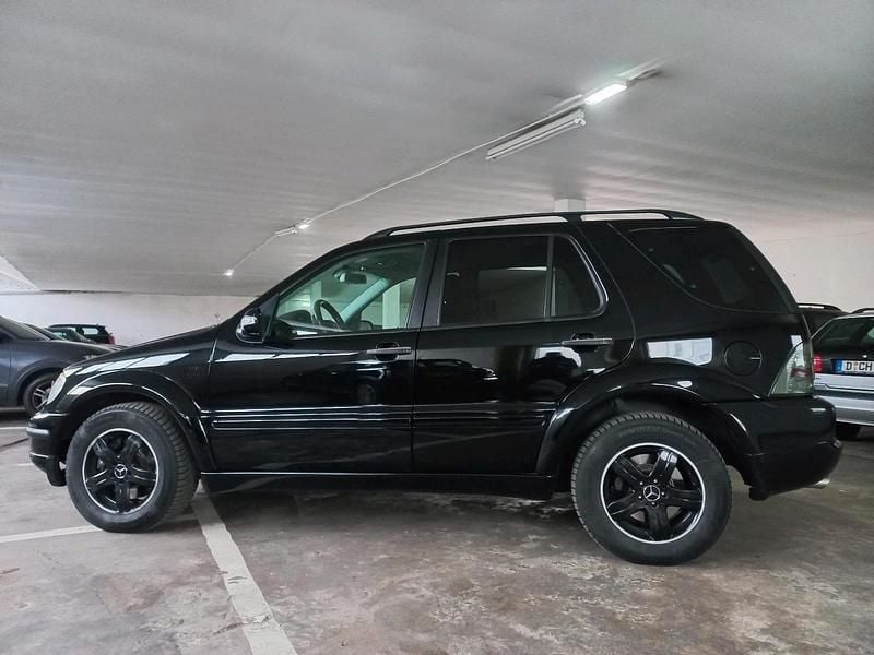 Schwarz Gebraucht 2001 Mercedes ML55 AMG AMG SUV | 10.000 € - Bild 1/4