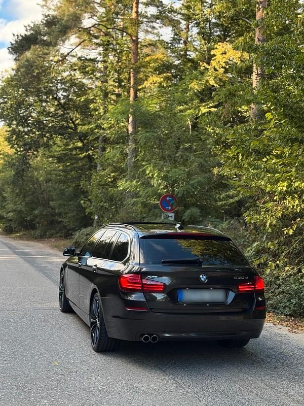 Gebraucht BMW 530 258 PS (189 kW) 2016 Braun Kombi
