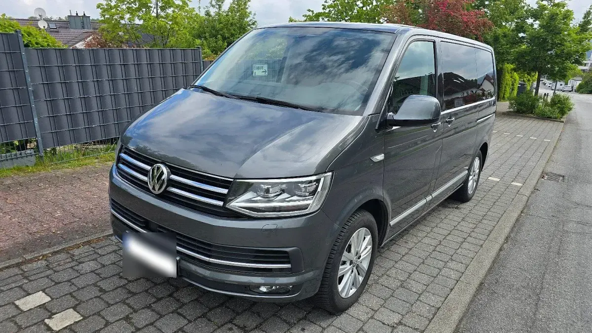 Gebraucht VW Multivan Highline 150 PS (110 kW) 2019 Grau Van / Kleinbus