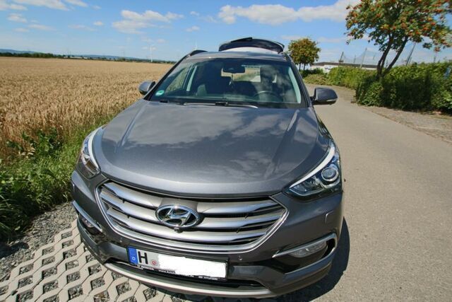 Grau metallic Gebraucht 2016 Hyundai Santa Fe SUV | 26.500 € - Bild 1/4
