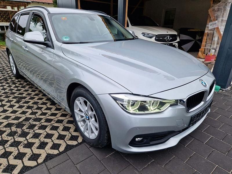 Silber Gebraucht 2018 BMW 320 Efficient Dynamics Kombi | 14.580 € (Guter Preis) - Bild 1/4