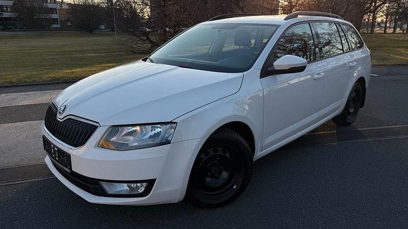 Gebraucht Skoda Octavia Ambition 110 PS (80 kW) 2016 Weiß Kleinwagen