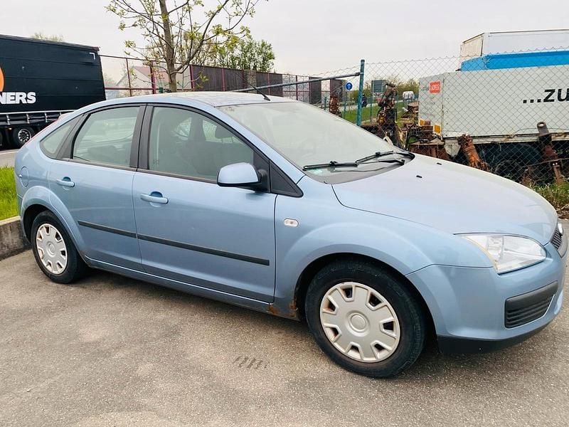 Second-hand Ford Focus 101 CP (74 kW) 2007 Albastru Break
