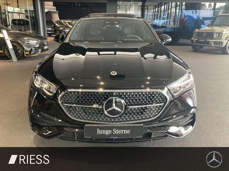 Gebraucht Mercedes E300 AMG 313 PS (230 kW) 2025 Metalliclack obsidianschwarz Limousine
