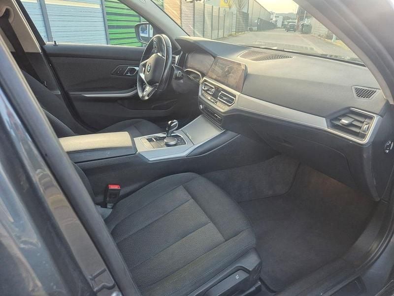 Gebraucht BMW 320 Sport Line 190 PS (139 kW) 2022 Grau Kombi