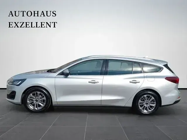 Gebraucht Ford Focus Titanium 120 PS (88 kW) 2022 Silber Limousine