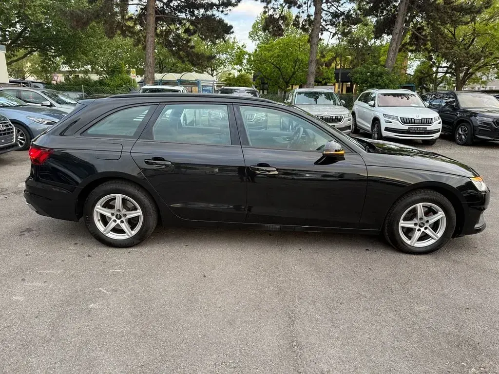 Gebraucht Audi A4 Sport 160 PS (117 kW) 2022 Mythosschwarz Kombi