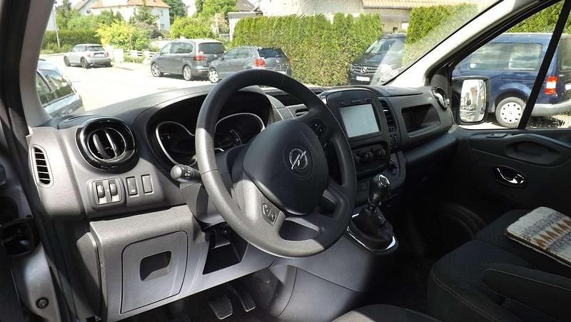 Gebraucht Opel Vivaro 145 PS (106 kW) 2017 Silber Van / Kleinbus