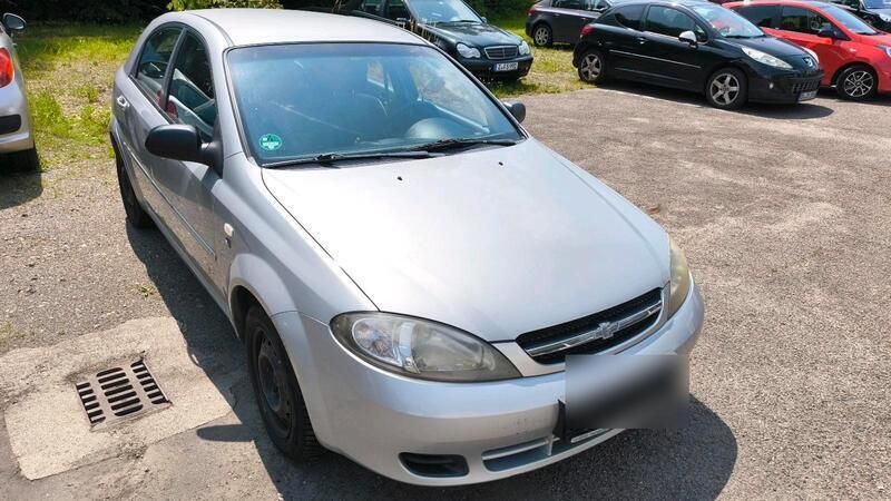 Silber Gebraucht 2005 Chevrolet Lacetti SE Limousine | 650 € - Bild 1/4