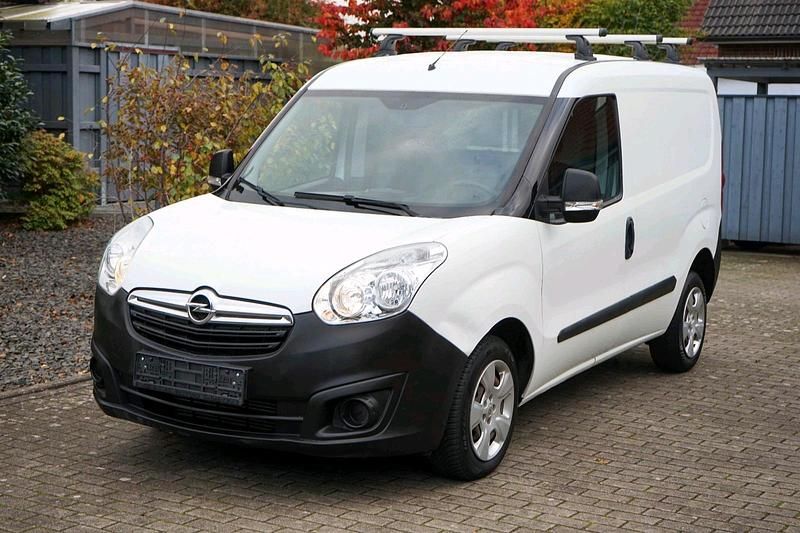 Weiß Gebraucht 2013 Opel Combo Van / Kleinbus | 4.950 € (Guter Preis) - Bild 1/4