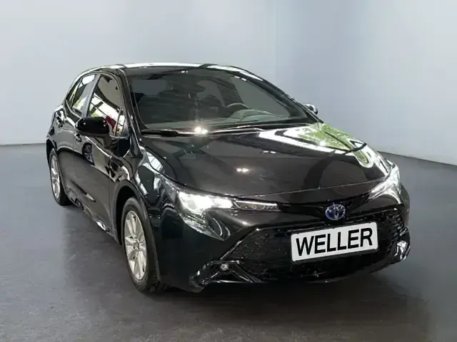 Neu Toyota Corolla Comfort 140 PS (102 kW) 2025 Schneeweiß Limousine
