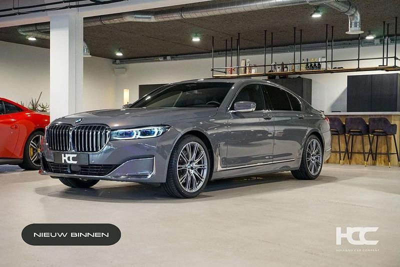 Grau Gebraucht 2021 BMW 730 Limousine | 51.950 € (Teuer) - Bild 1/4