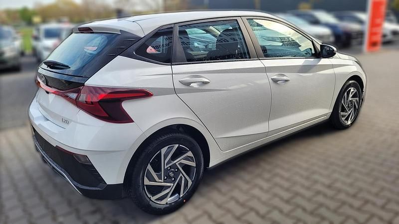 Neu Hyundai i20 90 PS (66 kW) 2026 Metallic Kleinwagen