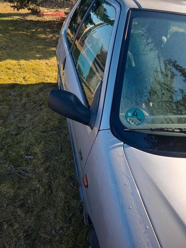 Gebraucht Peugeot 106 60 PS (44 kW) 1996 Silber Kleinwagen