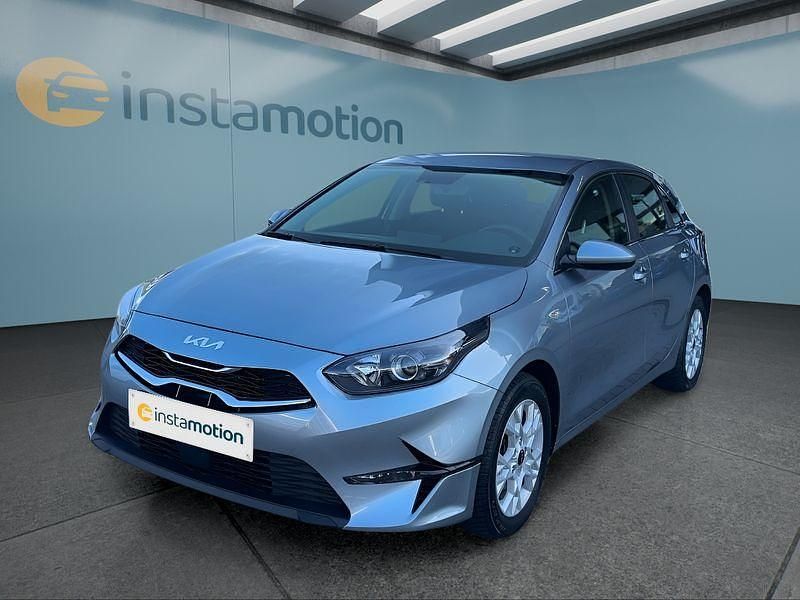 Silber Gebraucht 2023 Kia Ceed Vision Kleinwagen | 21.799 € (Fairer Preis) - Bild 1/4