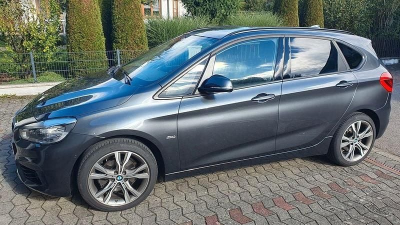 Gebraucht 2017 BMW 220 Active Tourer Sport Line Van / Kleinbus | 16.900 € (Guter Preis) - Bild 1/4