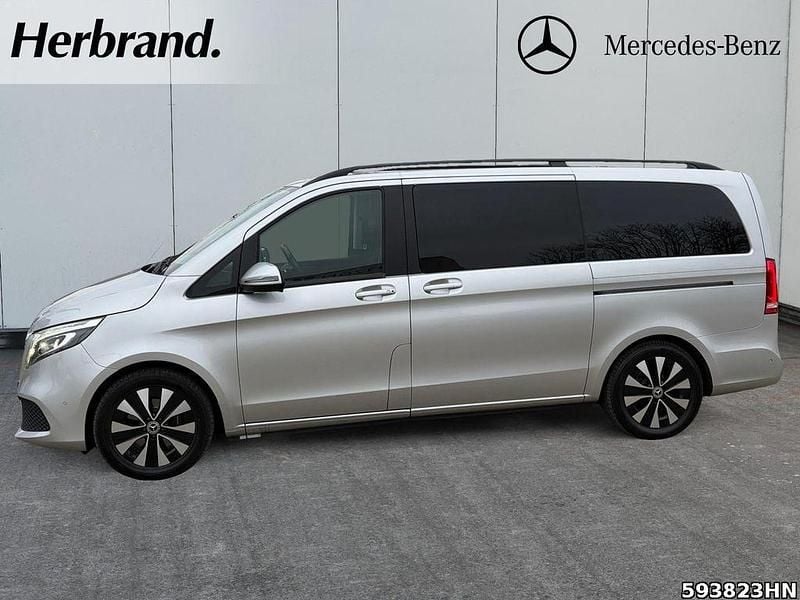 Gebraucht Mercedes V220 163 PS (119 kW) 2023 Silber Van / Kleinbus