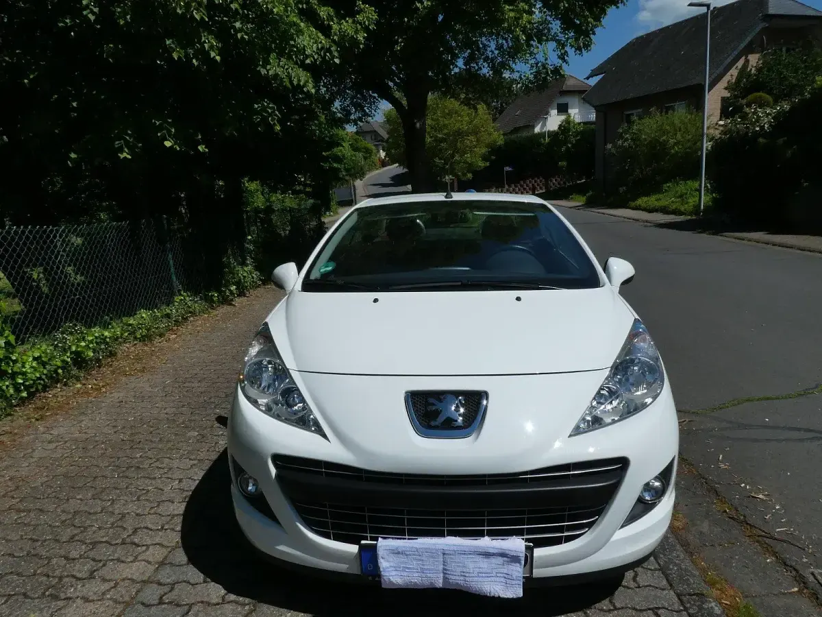 Gebraucht Peugeot 207 CC Urban Move 120 PS (88 kW) 2011 Weiß Cabrio