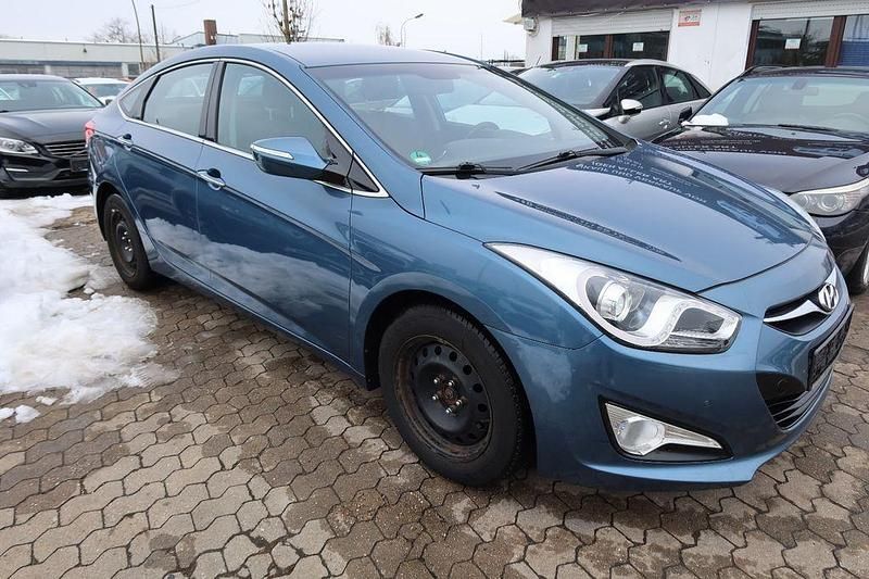 Gebraucht Hyundai i40 Style 178 PS (130 kW) 2013 Blau Limousine