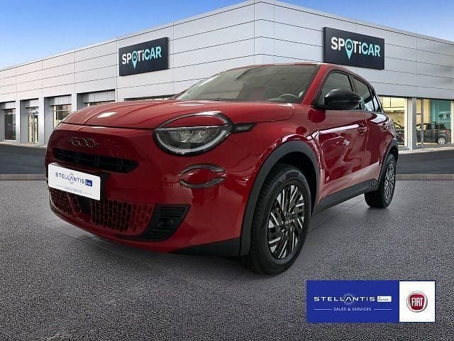 Neu Fiat 600 Basis 101 PS (74 kW) 2025 Rot Limousine