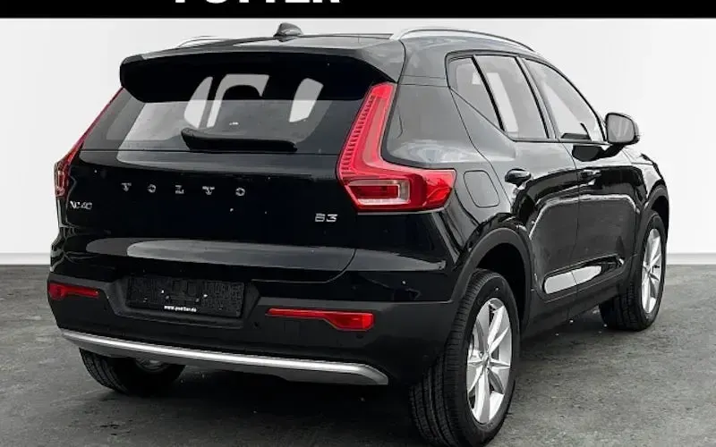 Neu Volvo XC40 Core 163 PS (119 kW) 2025 Schwarz SUV