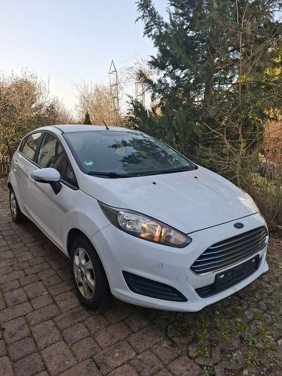 Gebraucht Ford Fiesta Titanium 101 PS (74 kW) 2013 Weiß Kleinwagen