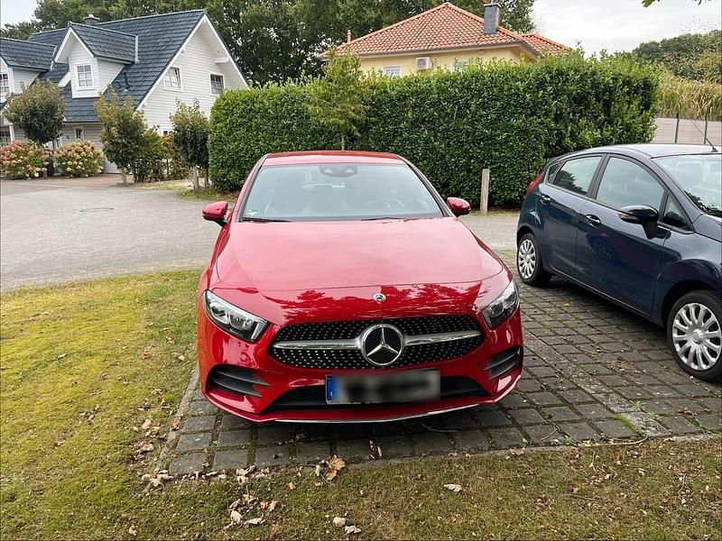 Rot Gebraucht 2018 Mercedes A180 AMG Kleinwagen | 19.000 € (Superpreis) - Bild 1/4
