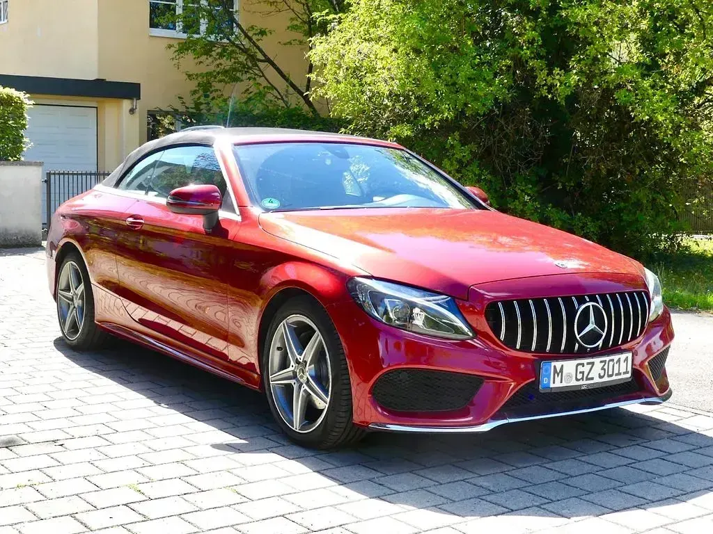 Gebraucht Mercedes C220 AMG line 170 PS (125 kW) 2017 Rot Cabrio