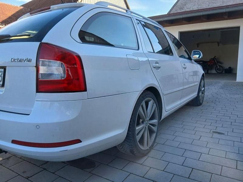 Gebraucht Skoda Octavia RS 170 PS (125 kW) 2012 Weiß Kombi