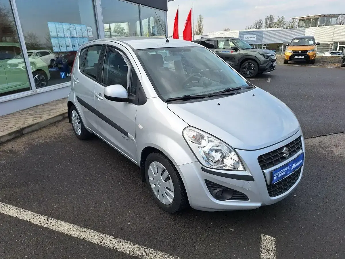 Gebraucht Suzuki Splash Active+ 94 PS (69 kW) 2015 Silky silver met. Kleinwagen