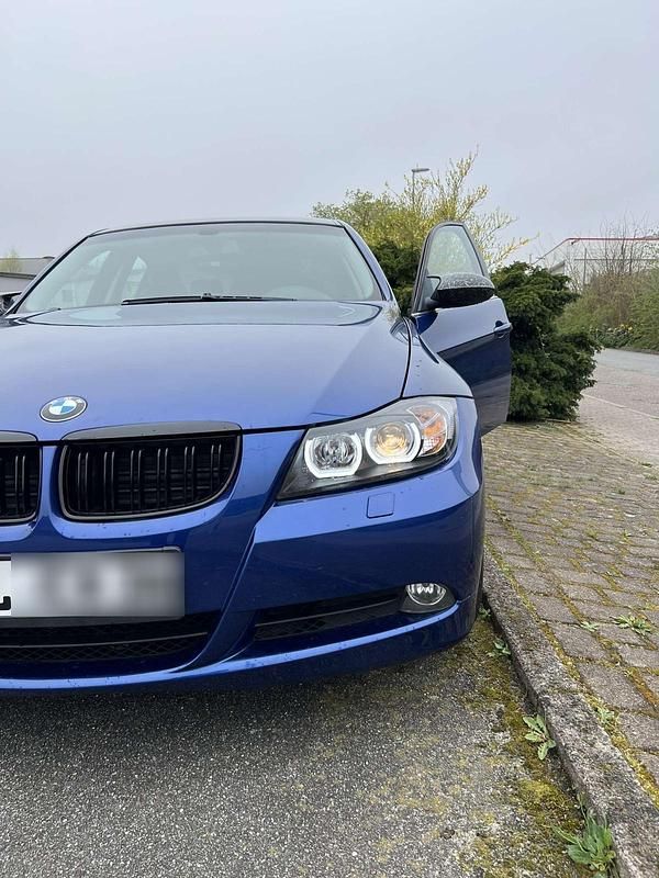 Blau Gebraucht 2007 BMW 320 Limousine | 5.750 € (Etwas zu teuer) - Bild 1/4