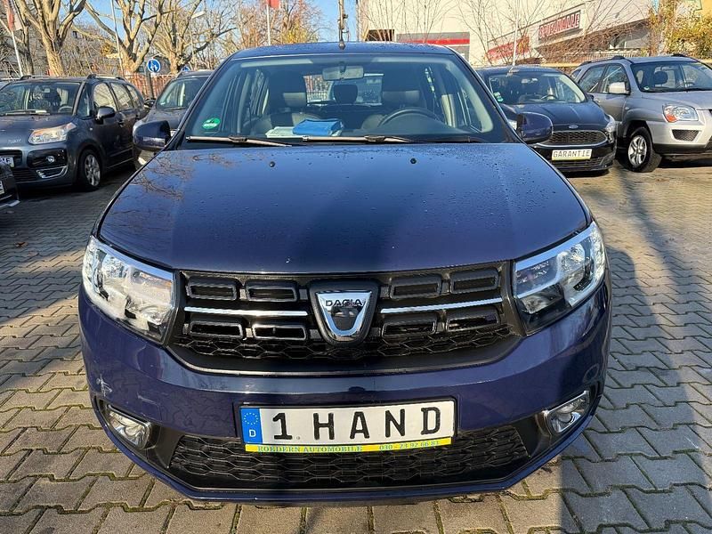 Blau Gebraucht 2017 Dacia Sandero Lauréate Kleinwagen | 4.650 € (Superpreis) - Bild 1/4
