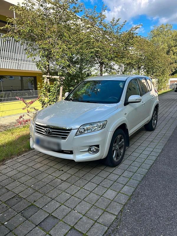 Weiß Gebraucht 2010 Toyota RAV4 SUV | 11.299 € (Etwas zu teuer) - Bild 1/4