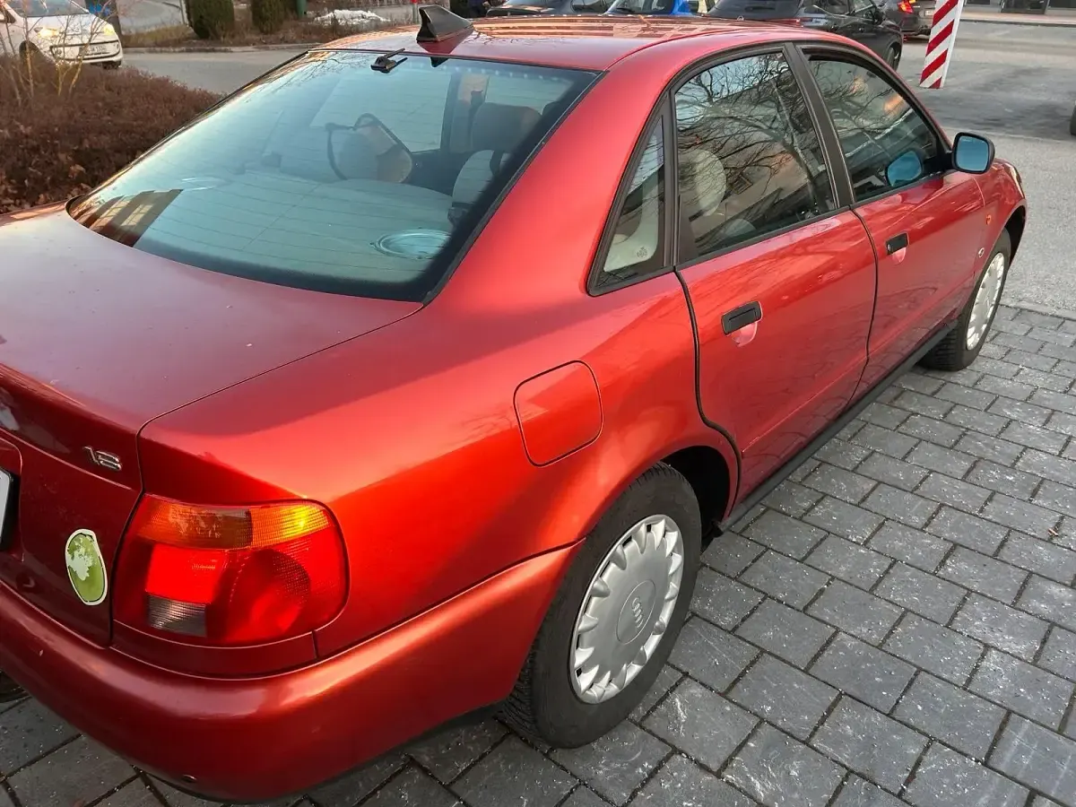 Używany Audi A4 1995 Czerwony Sedan/Limuzyna