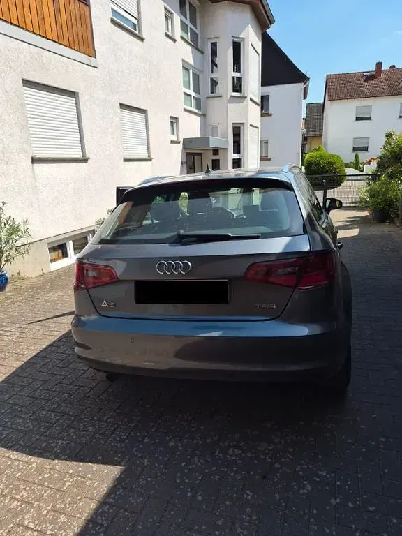 Gebraucht Audi A3 Attraction 110 PS (80 kW) 2015 Grau Limousine