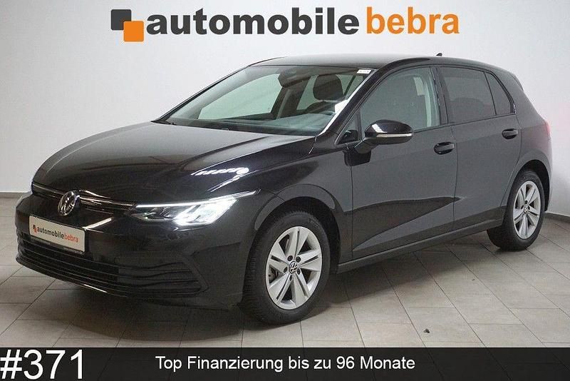 Schwarz Gebraucht 2023 VW Golf Life Limousine | 23.990 € (Superpreis) - Bild 1/4