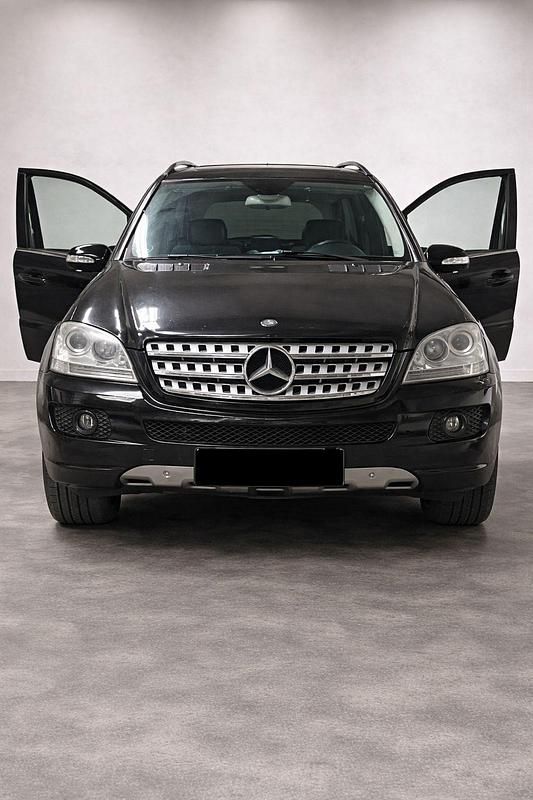 Gebraucht Mercedes ML320 224 PS (164 kW) 2011 Schwarz SUV