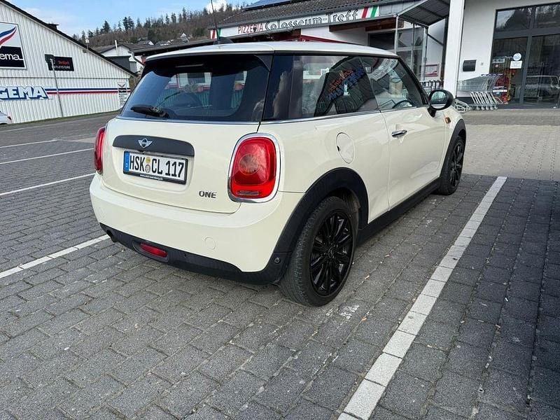 Gebraucht Mini ONE 102 PS (75 kW) 2018 Weiß Kleinwagen