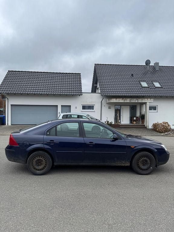Gebraucht Ford Mondeo Ghia 146 PS (107 kW) 2001 Blau Limousine