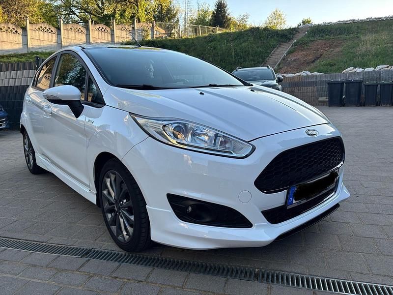 Weiß Gebraucht 2017 Ford Fiesta ST-Line Kleinwagen | 9.490 € (Guter Preis) - Bild 1/4